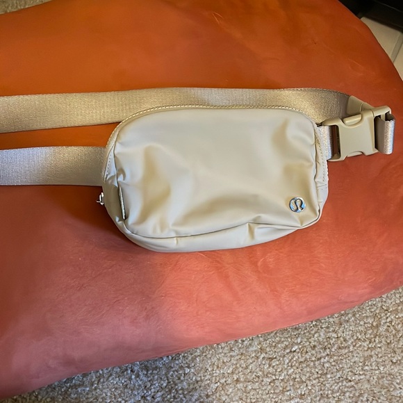 lululemon athletica Accessories Euc Lululemon Belt Bag In Trench